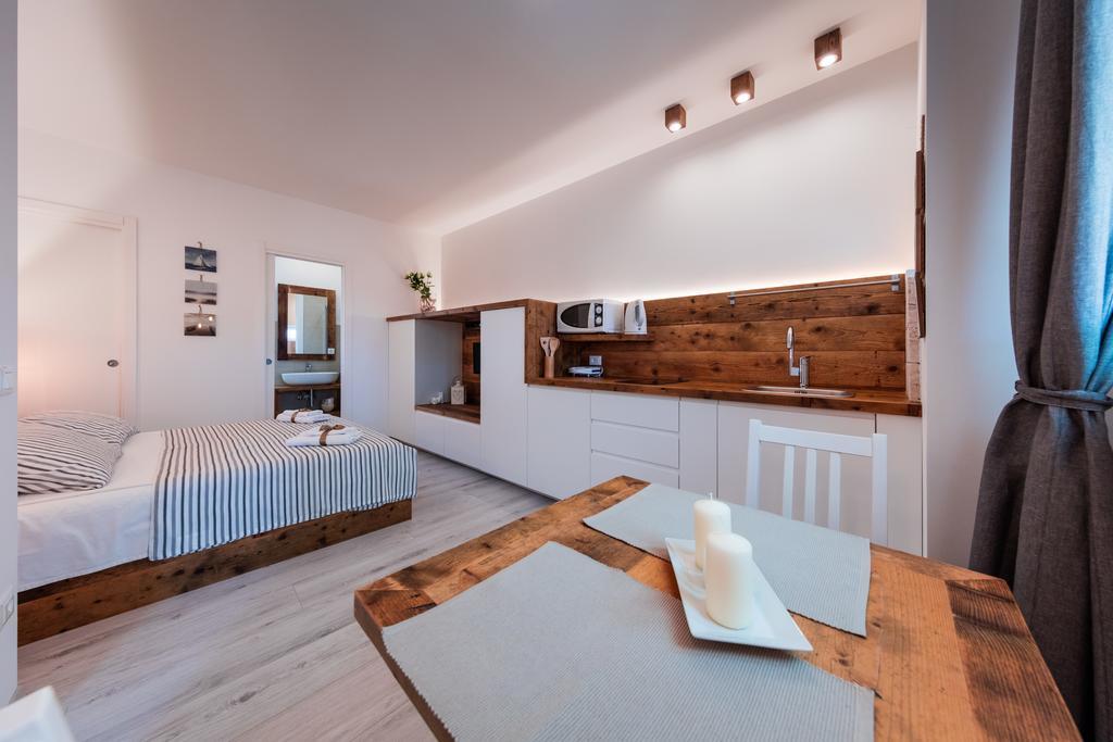 Apartments Sole Komiža Esterno foto