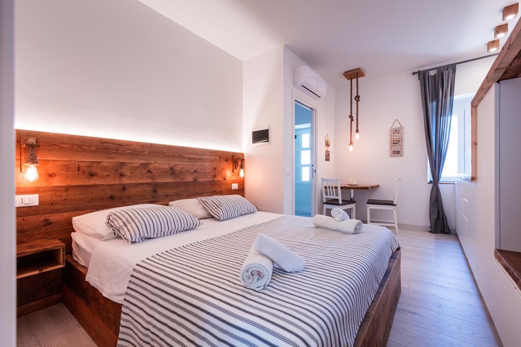 Apartments Sole Komiža Esterno foto
