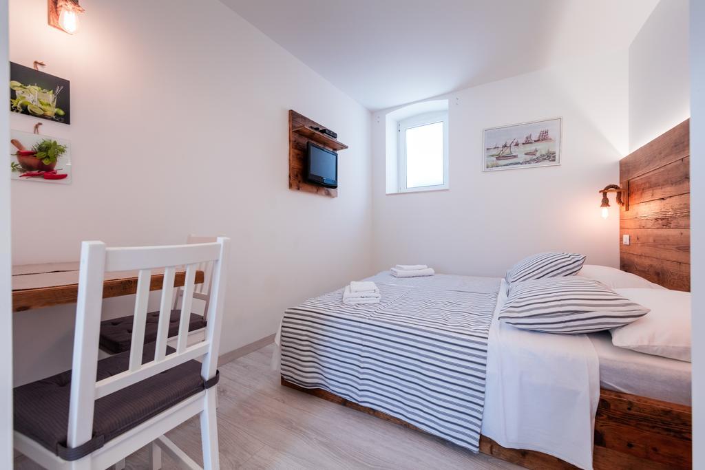 Apartments Sole Komiža Esterno foto
